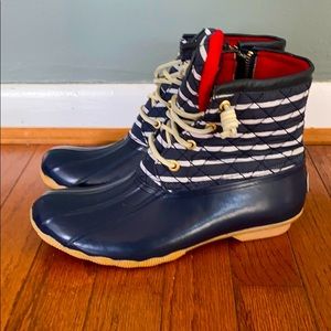 Sperry navy duck boots sized 7 but better for 6.5